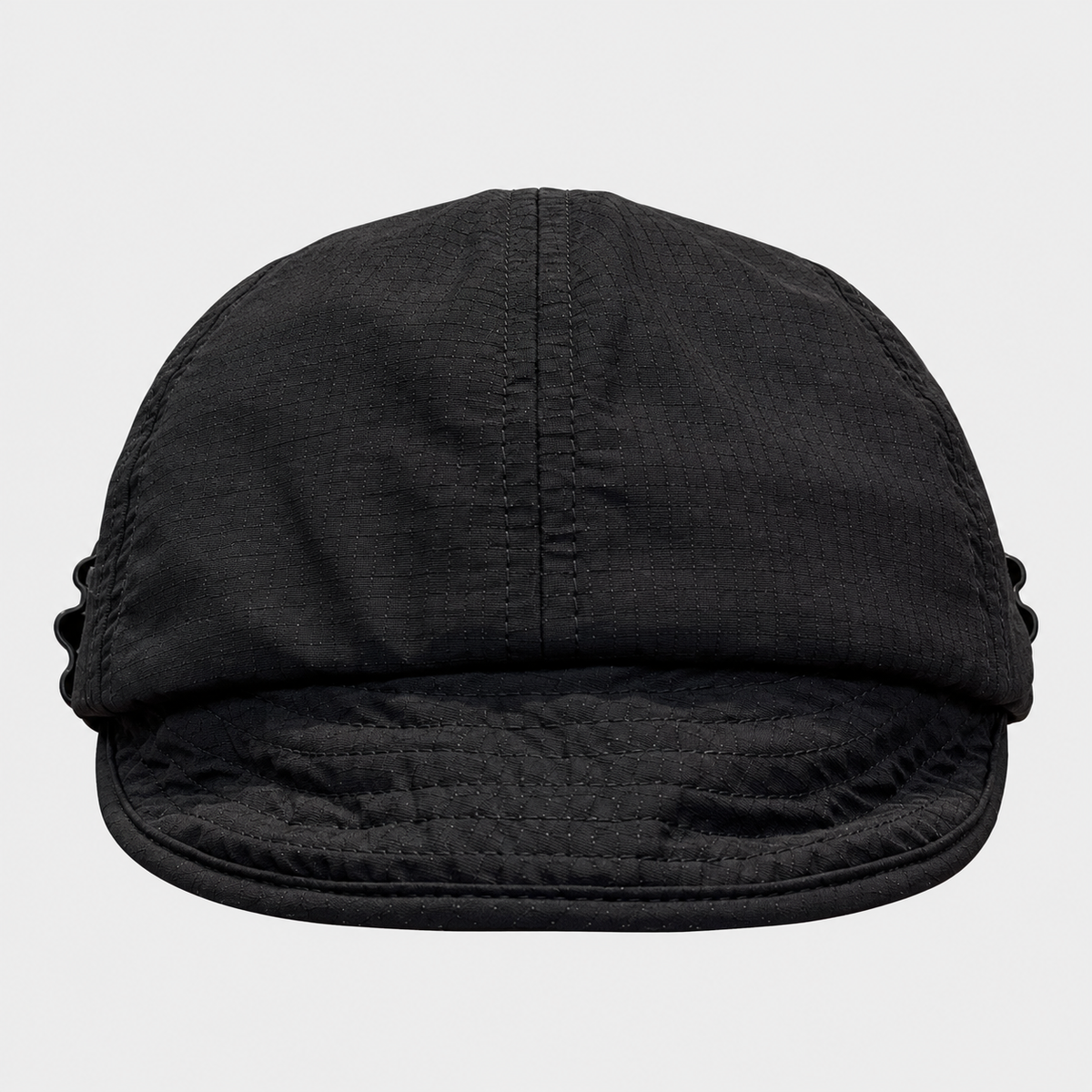 BOWABOWA WORK CAP ブラックの正面。短いつばのワークキャップ。